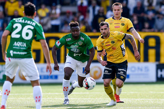 Elfsborgs Emir Bajrami och Viktor Prodell i en kamp mot