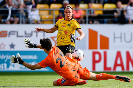 Elfsborgs Simon Hedlund missar målchans mot Jönköpings