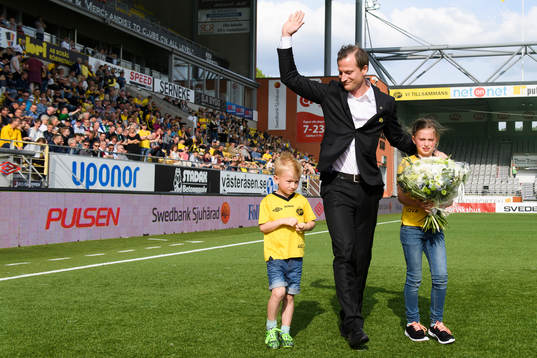 Elfsborgs Daniel Mobaeck här med barnan avtackades innan