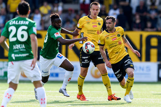 Kamp mellan Elfsborgs Emir Bajrami (h), Viktor Prodell (m)
