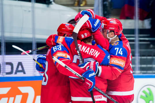 Rysslands spelare firar Yevgeni Dadonov gjort 4-0