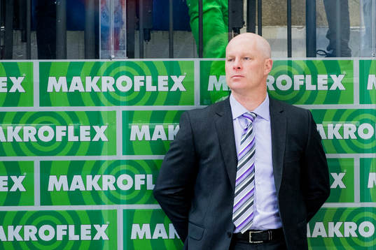 s förbundskapten John Hynes deppar