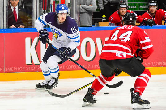Finlands Aleksander Barkov och Kanadas Morgan Rielly
