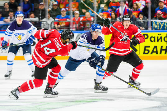 Finlands Tomi Sallinen och Kanadas Matt Dumba