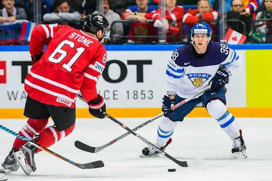 Kanadas Mark Stone och Finalnds Juuso Hietanen