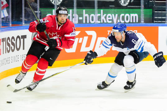 Kanadas Matt Dumba och Finlands Topi Jaakola