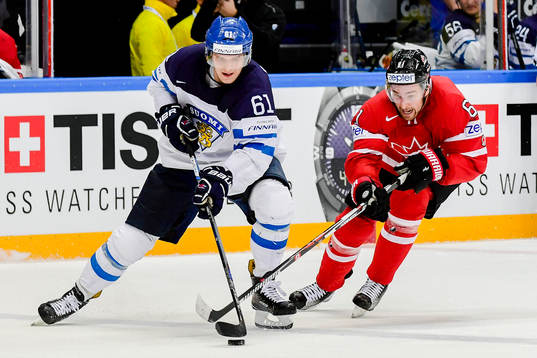 Finlands Aleksander Barkov och Kanadas Mark Stone