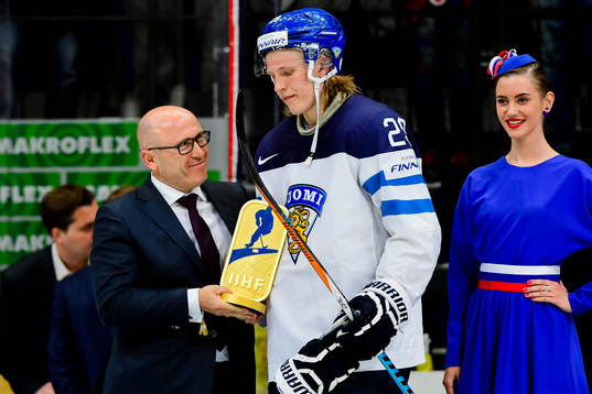 Finlands Patrik Laine blir utsedd till mästerskapets mest