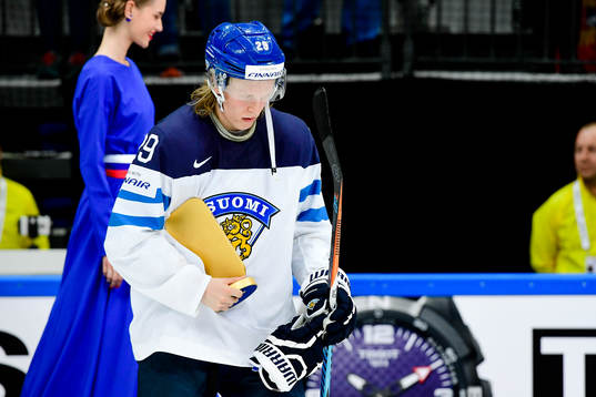 Finlands Patrik Laine deppar
