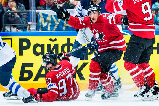 Kanadas Mark Stone jublar