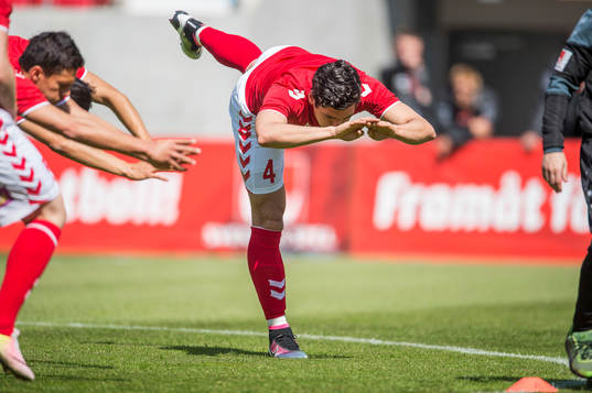 Kalmars Marko Biskupovic värmer upp