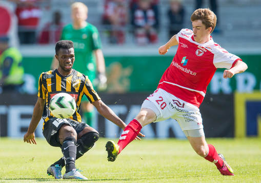 Häckens Mohammed Abubakari och Kalmars Carl Johansson