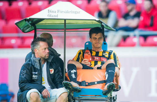 Häckens Alexander Jeremejeff blev utbytt och utkörd med
