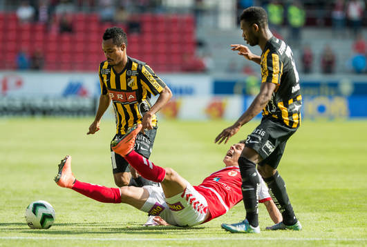 Kalmars Romário Pereira Sipião samt Häckens Mohammed