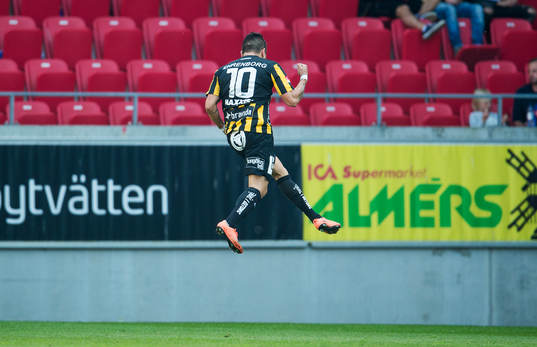 Häckens Paulo de Oliveira jublar