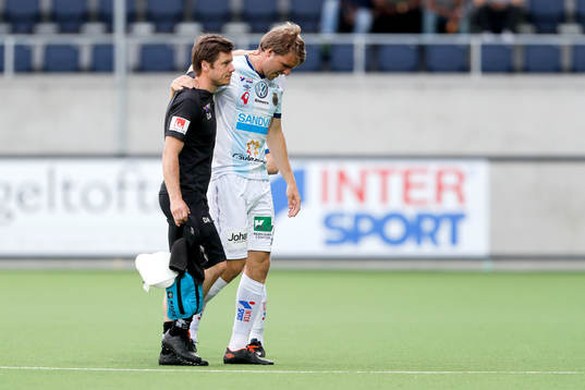 Gefles Johan Oremo tvingas lämna planen skadad