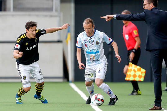 s Stefan Ishizaki och Gefles Jesper Florén och AIK:s