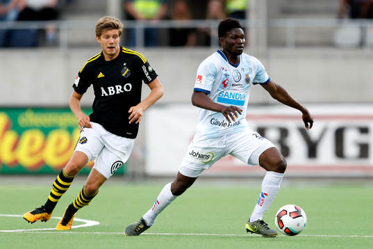 s Anton Jönsson Salétros och Gefles Kwame Bonsu