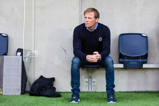 Gefles tränare Roger Sandberg innan fotbollsmatchen i
