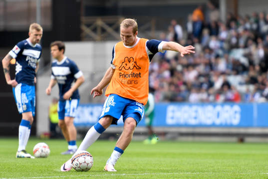 IFK Göteborgs Gustav Engvall värmer upp