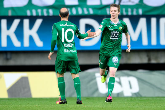 Hammarbys Birkir Már Saevarsson jublar