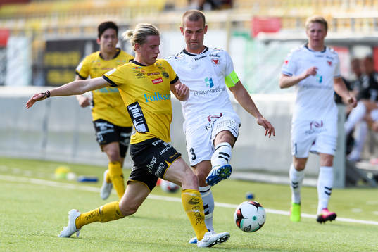 Elfsborgs Viktor Götesson och Kalmars Sebastian Hedlund