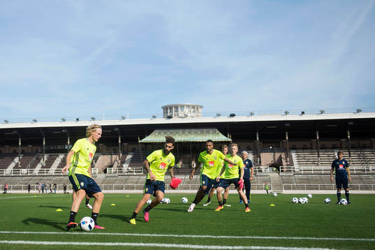 Sveriges Oscar Hiljemark, Jimmy Durmaz, Isaac Kiese Thelin