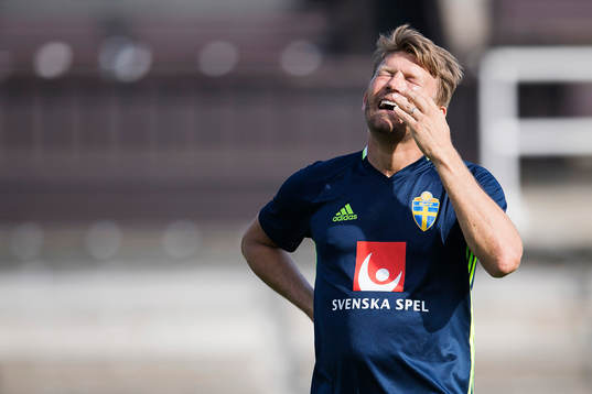 Sveriges Marcus Allbäck reagerar