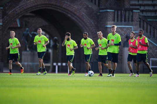 Sveriges Sebastian Larsson, Mikael Lustig, Jimmy Durmaz,