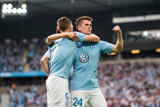 Malmö FFs Vidar Örn Kjartansson jublar ihop med Markus