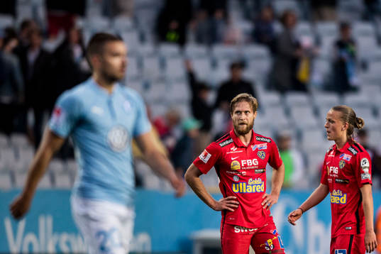 Falkenbergs Akseli Pelvas och Jesper Karlsson deppar