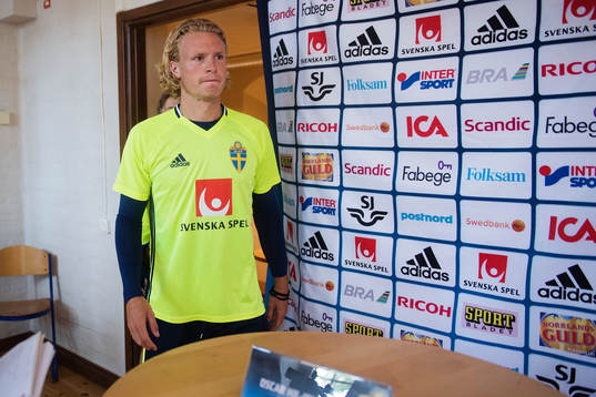 Oscar Hiljemark i mixed zone