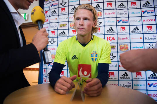 Oscar Hiljemark i mixed zone