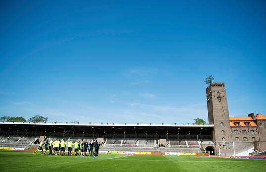 Sveriges spelare samlas på Stockholms Stadion