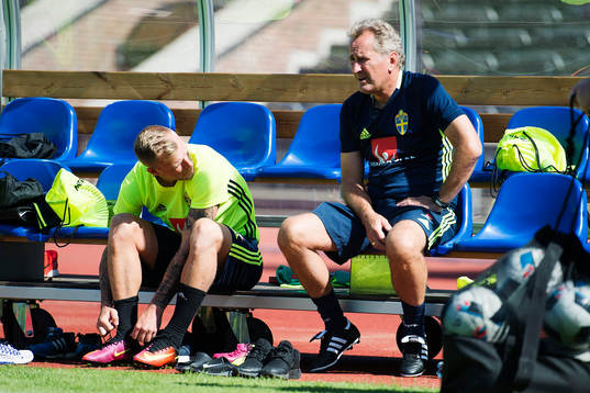 John Guidetti i samtal med förbundskapten Erik Hamrén