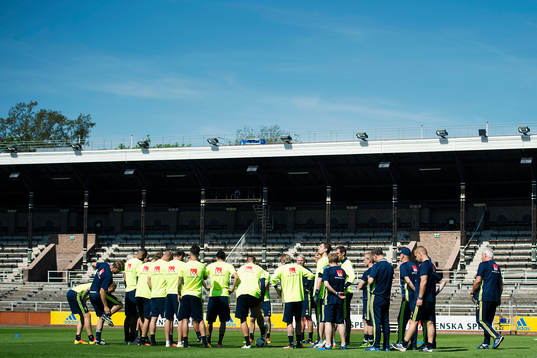 Förbundskapten Erik Hamrén samlar laget