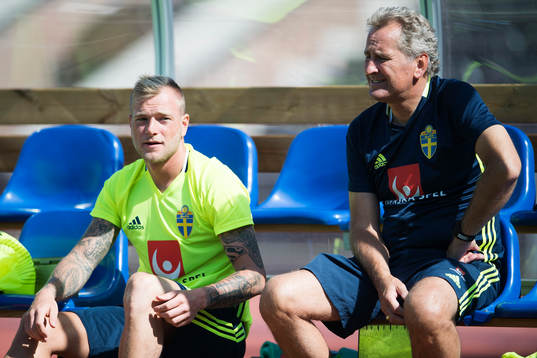 John Guidetti i samtal med förbundskapten Erik Hamrén