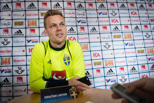 Sebastian Larsson i mixed zone