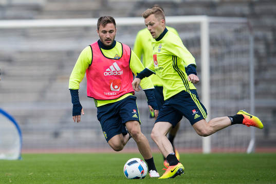 Muamer Tankovic och Sebastian Larsson