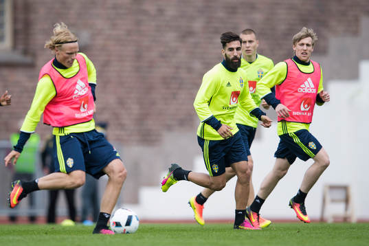 Oscar Hiljemark, Jimmy Durmaz, Victor Nilsson Lindelöf och