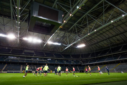 Stängt tak på Friends Arena