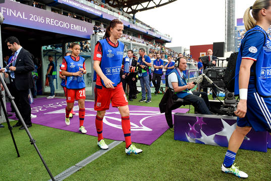 Lyons Lotta Schelin startar på bänken