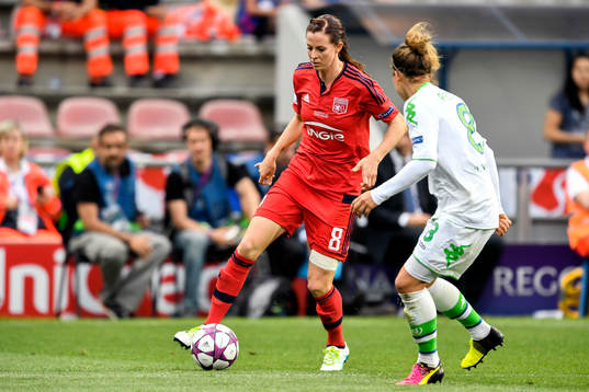 Lyons Lotta Schelin och Wolfsburgs Babett Peter