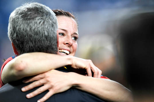 Lyons Lotta Schelin och tränare Gérard Prêcheur jublar