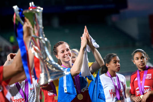 Lyons Lotta Schelin tackar publiken