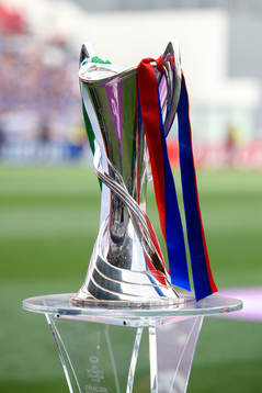 UEFA Women's Champions League Trophy visas upp innan