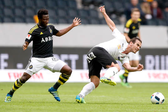 s Ebenezer Ofori och Örebros Nordin Gerzic