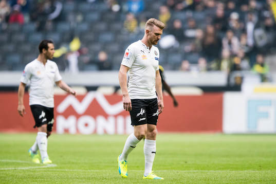 Örebros Michael Almebäck ser deppig ut