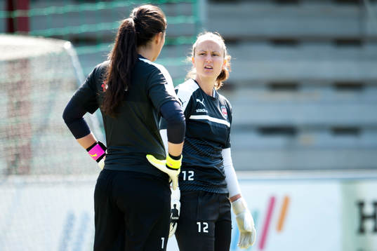 Rosengårds målvakt Zecira Musovic och målvakt Sofia