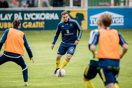 Ängelholms spelare värmer upp